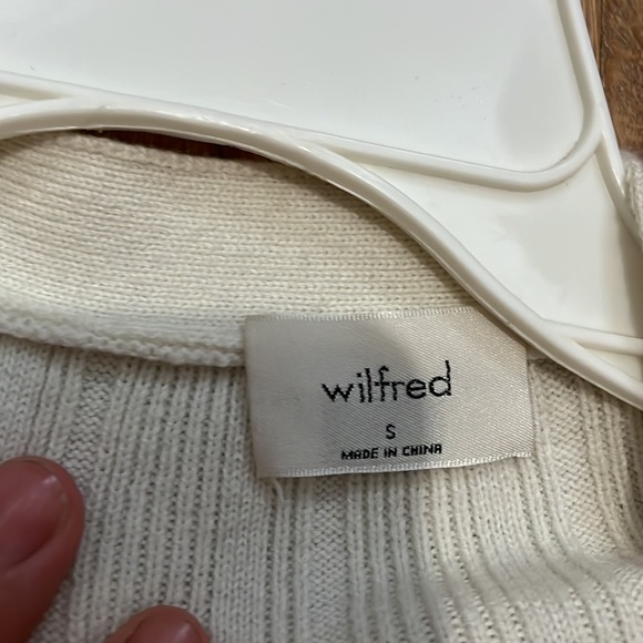 COPY - Aritzia Wilfred plunge cardigan - Picture 5 of 6